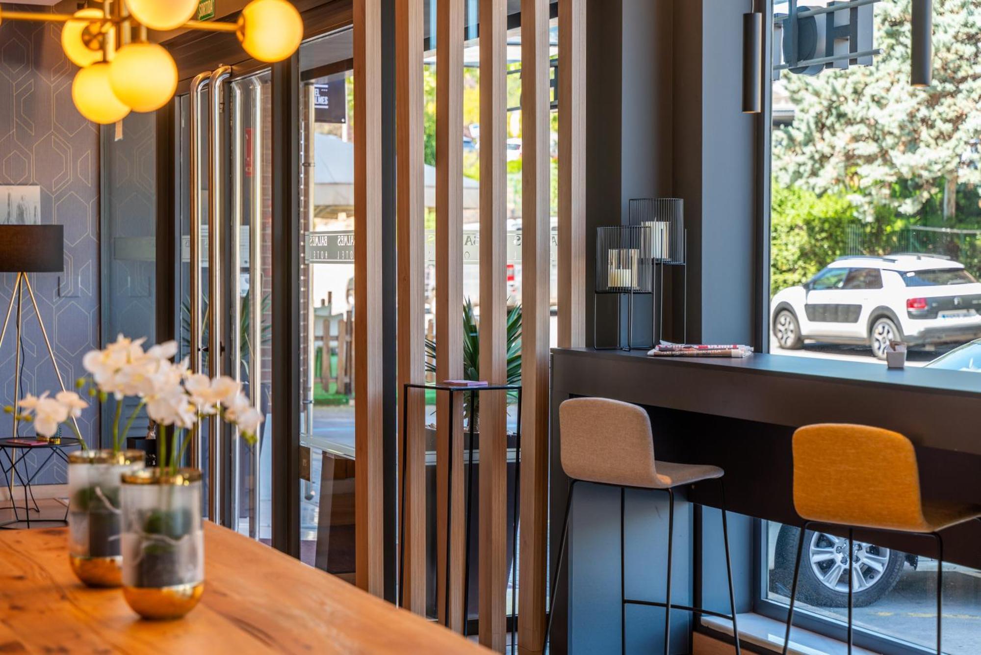 Hotel J. Balmes Вик Екстериор снимка