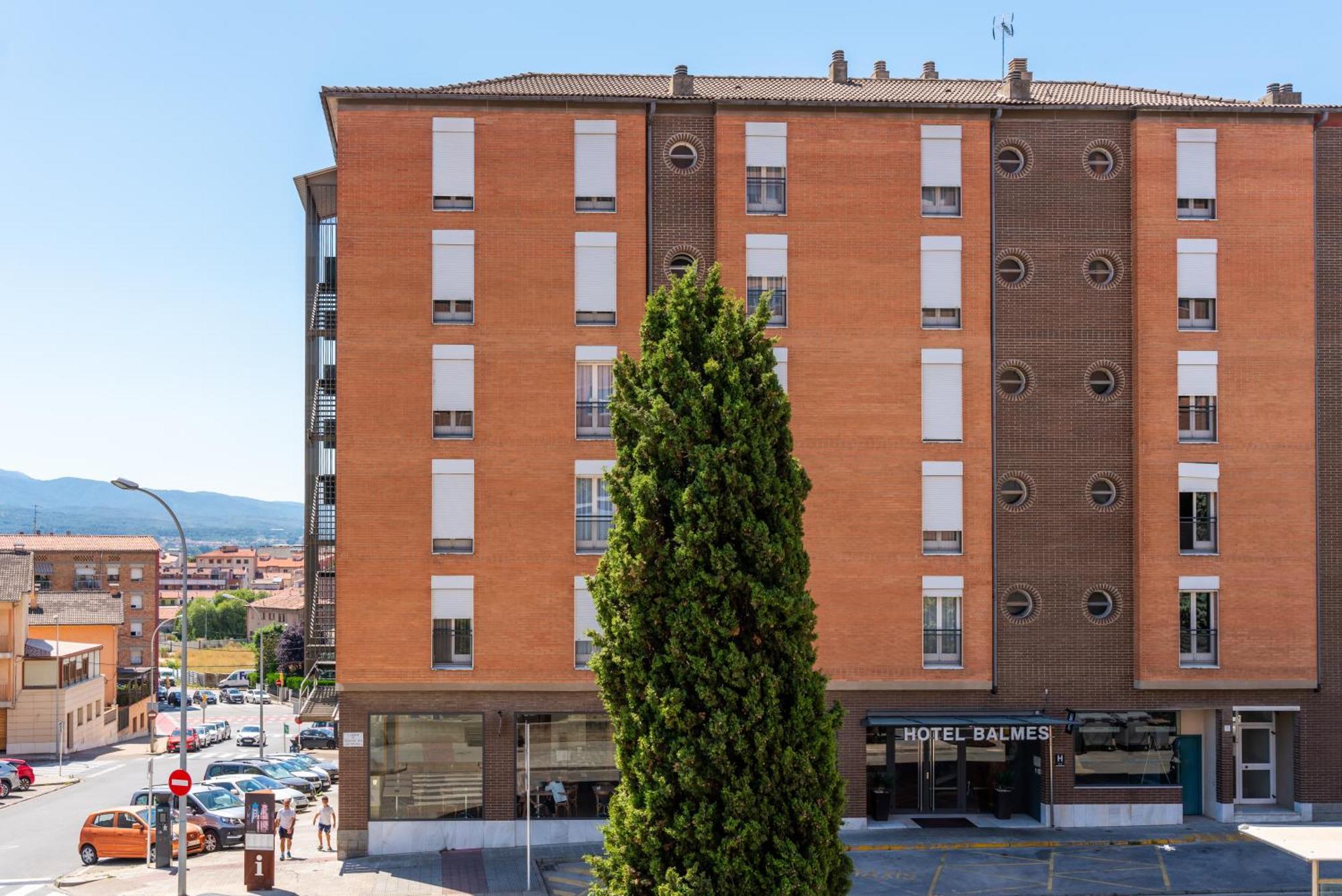 Hotel J. Balmes Вик Екстериор снимка