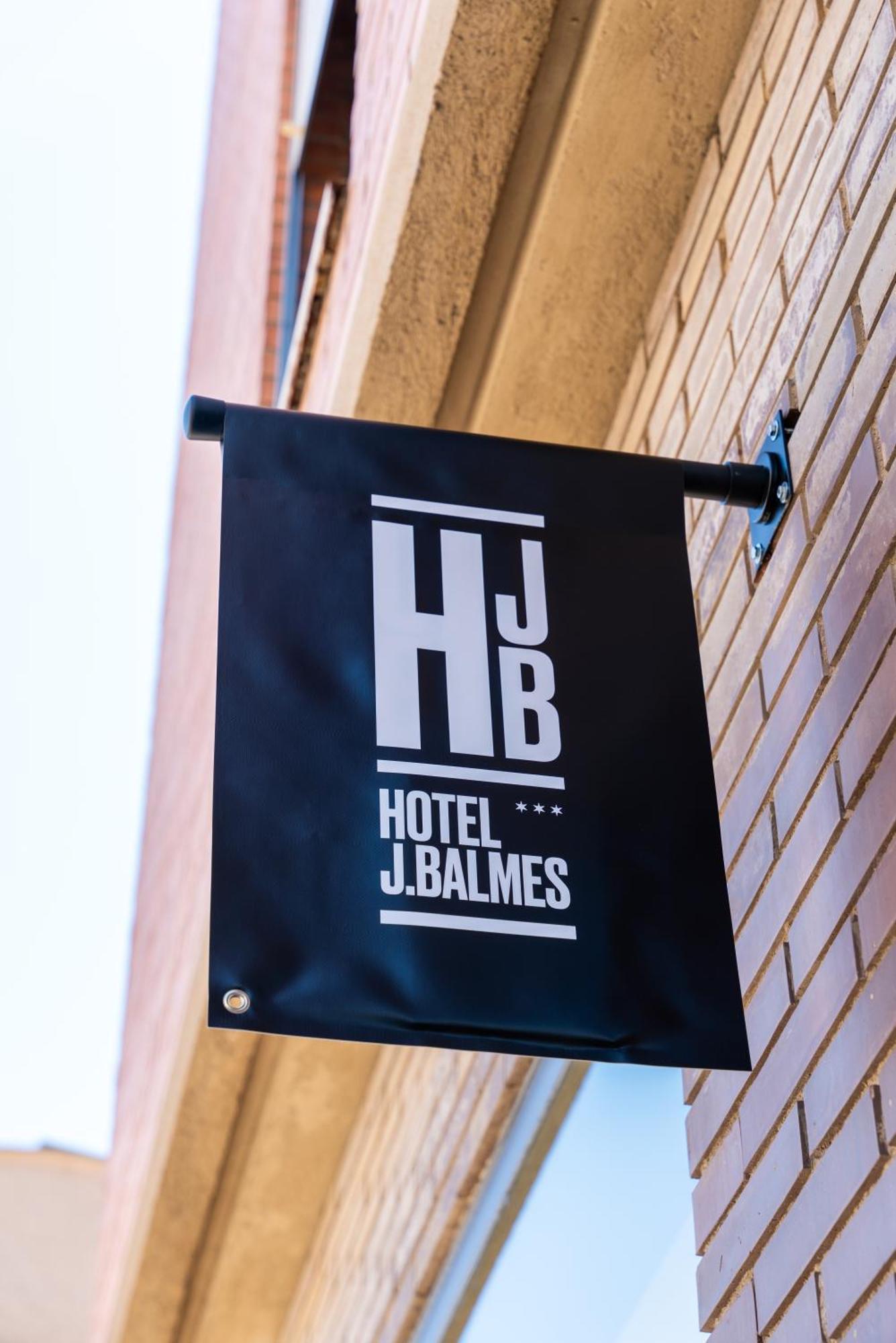 Hotel J. Balmes Вик Екстериор снимка