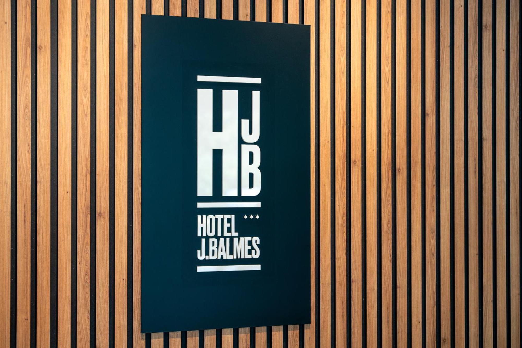 Hotel J. Balmes Вик Екстериор снимка