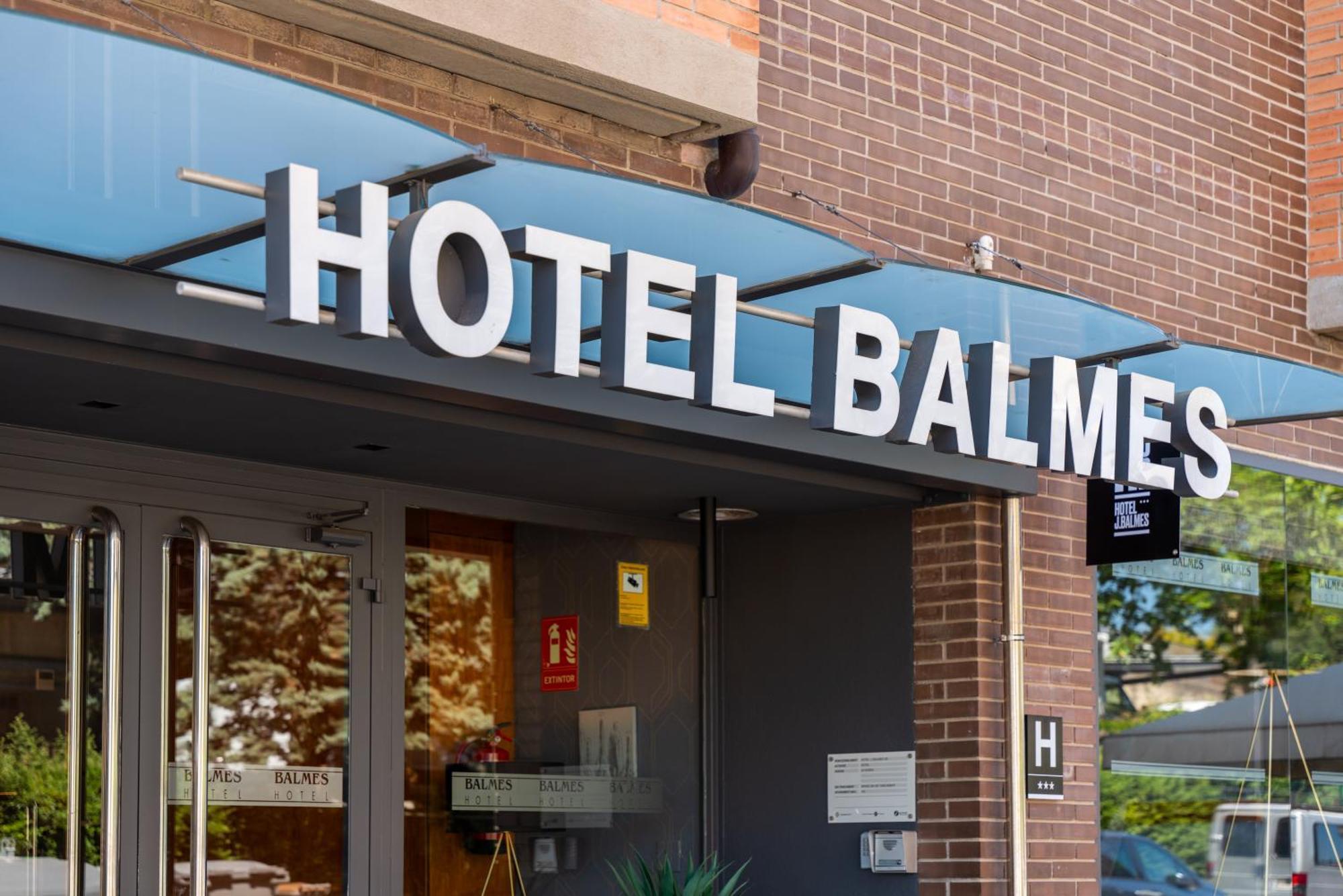 Hotel J. Balmes Вик Екстериор снимка