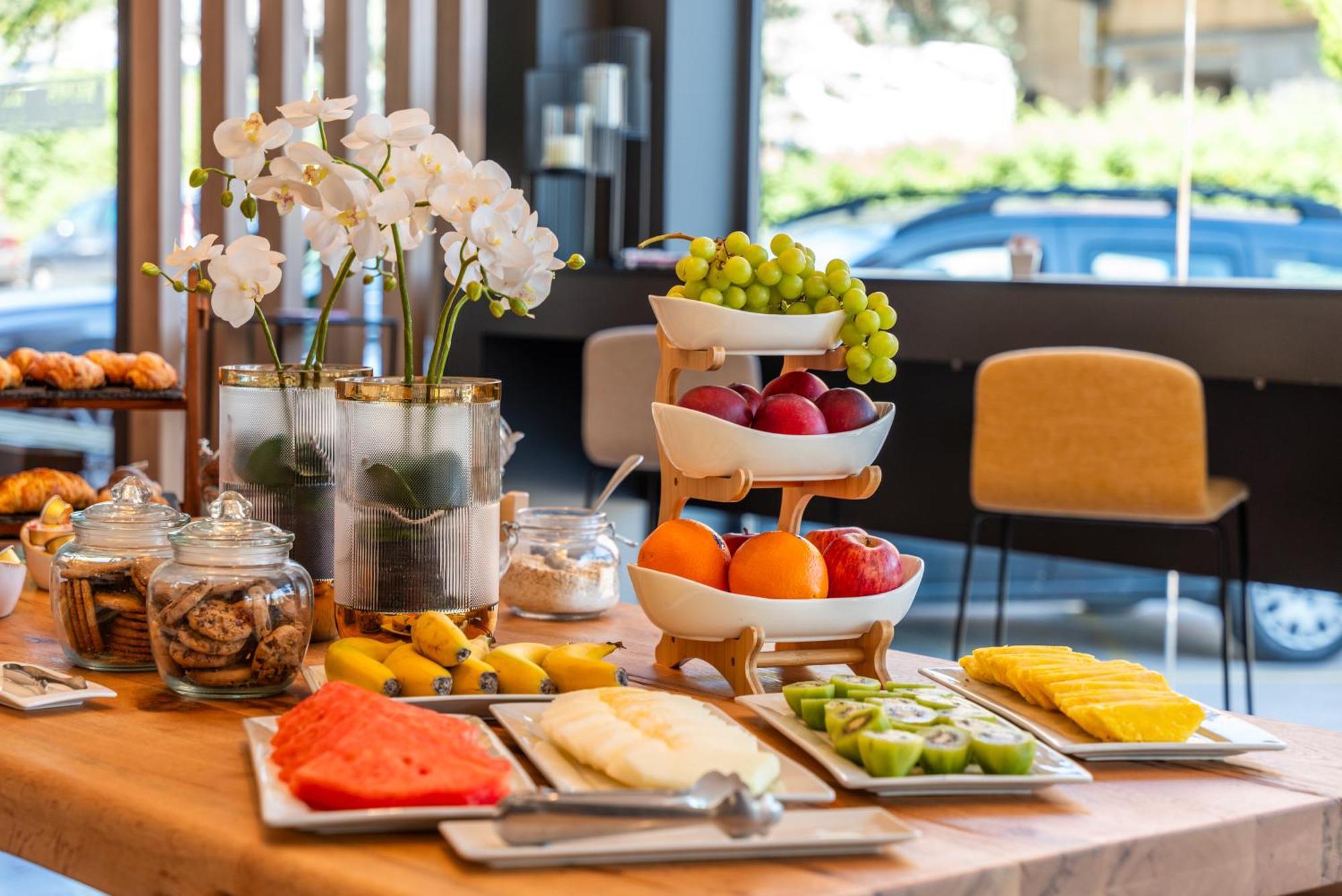 Hotel J. Balmes Вик Екстериор снимка
