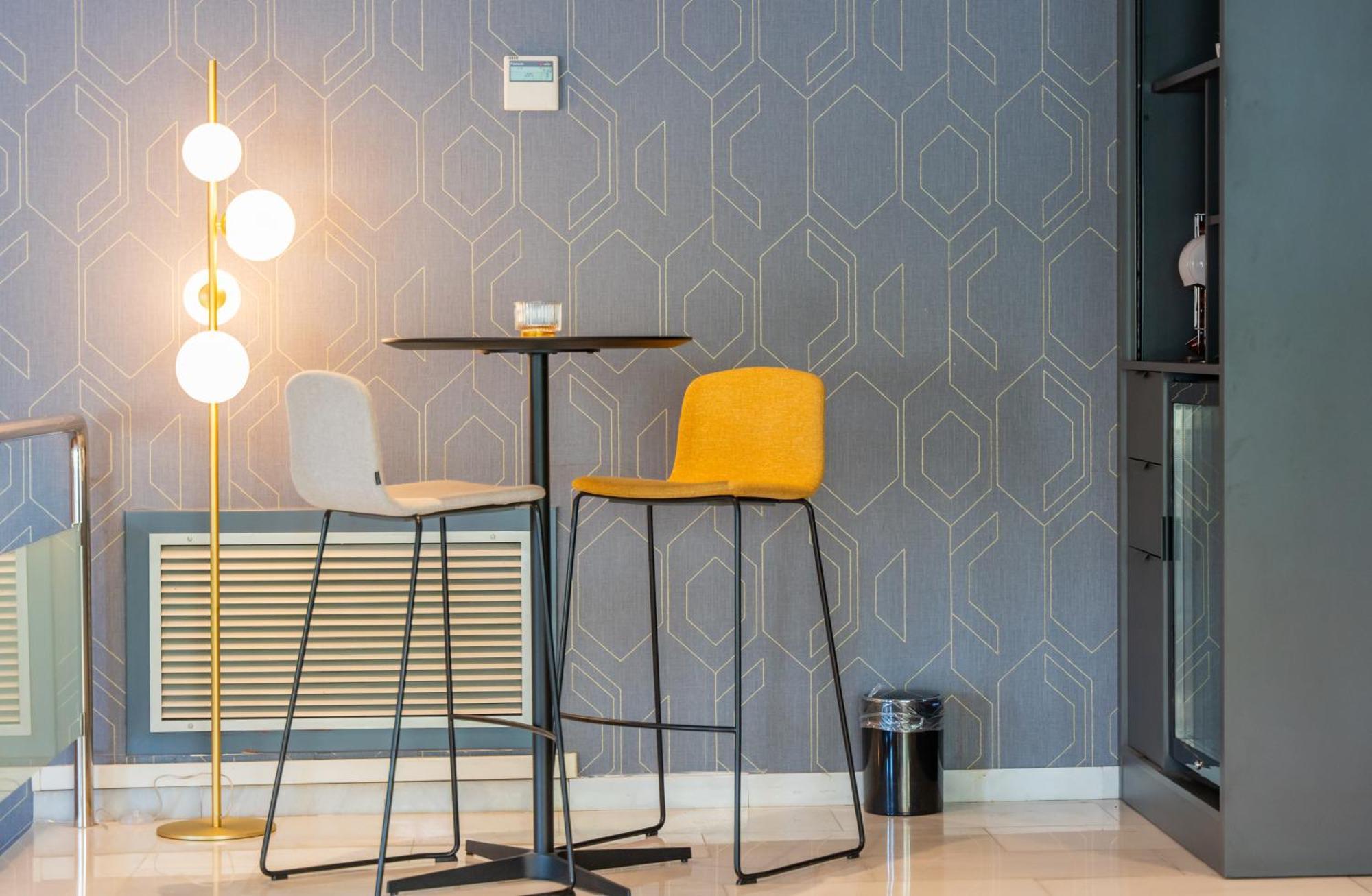 Hotel J. Balmes Вик Екстериор снимка