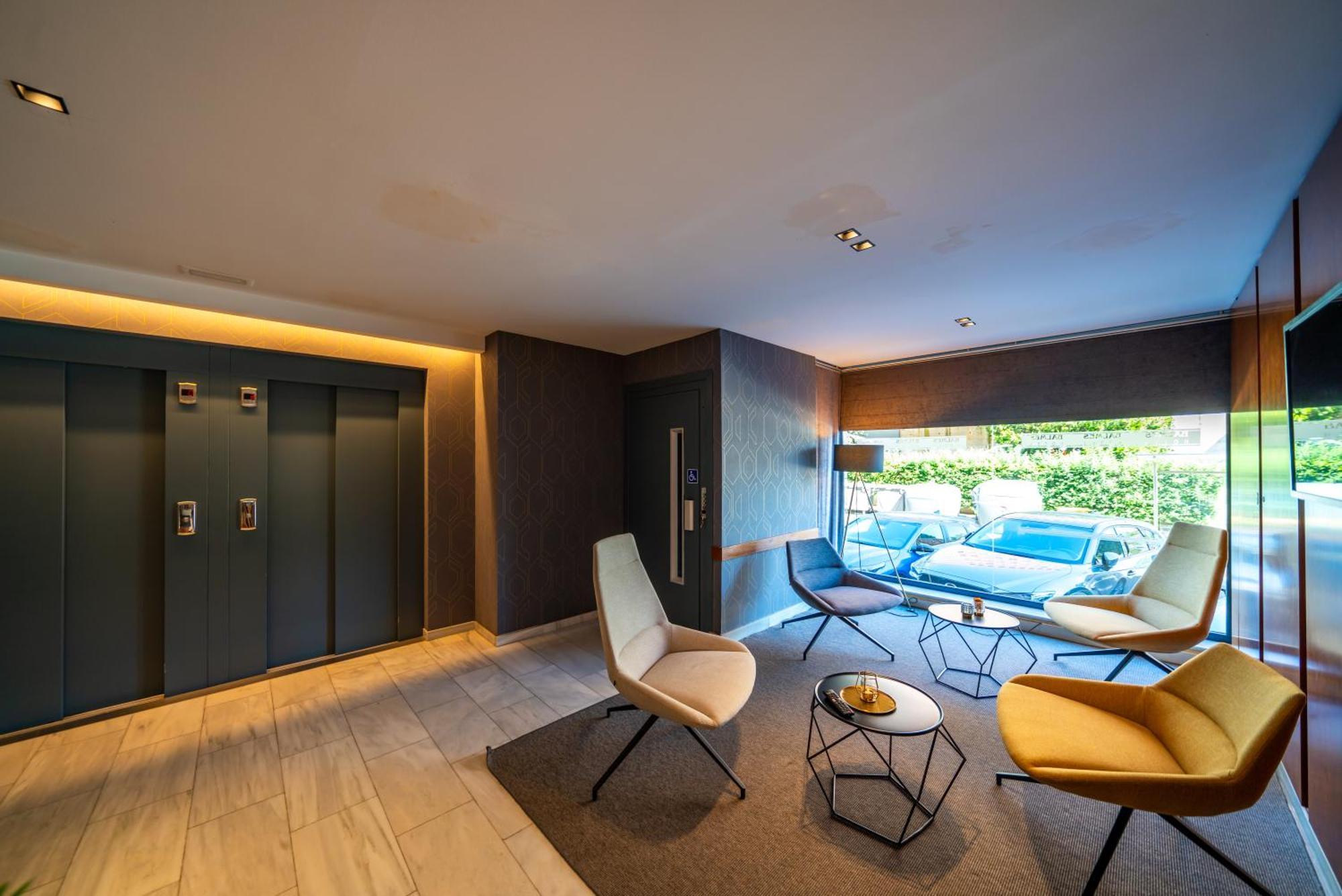 Hotel J. Balmes Вик Екстериор снимка