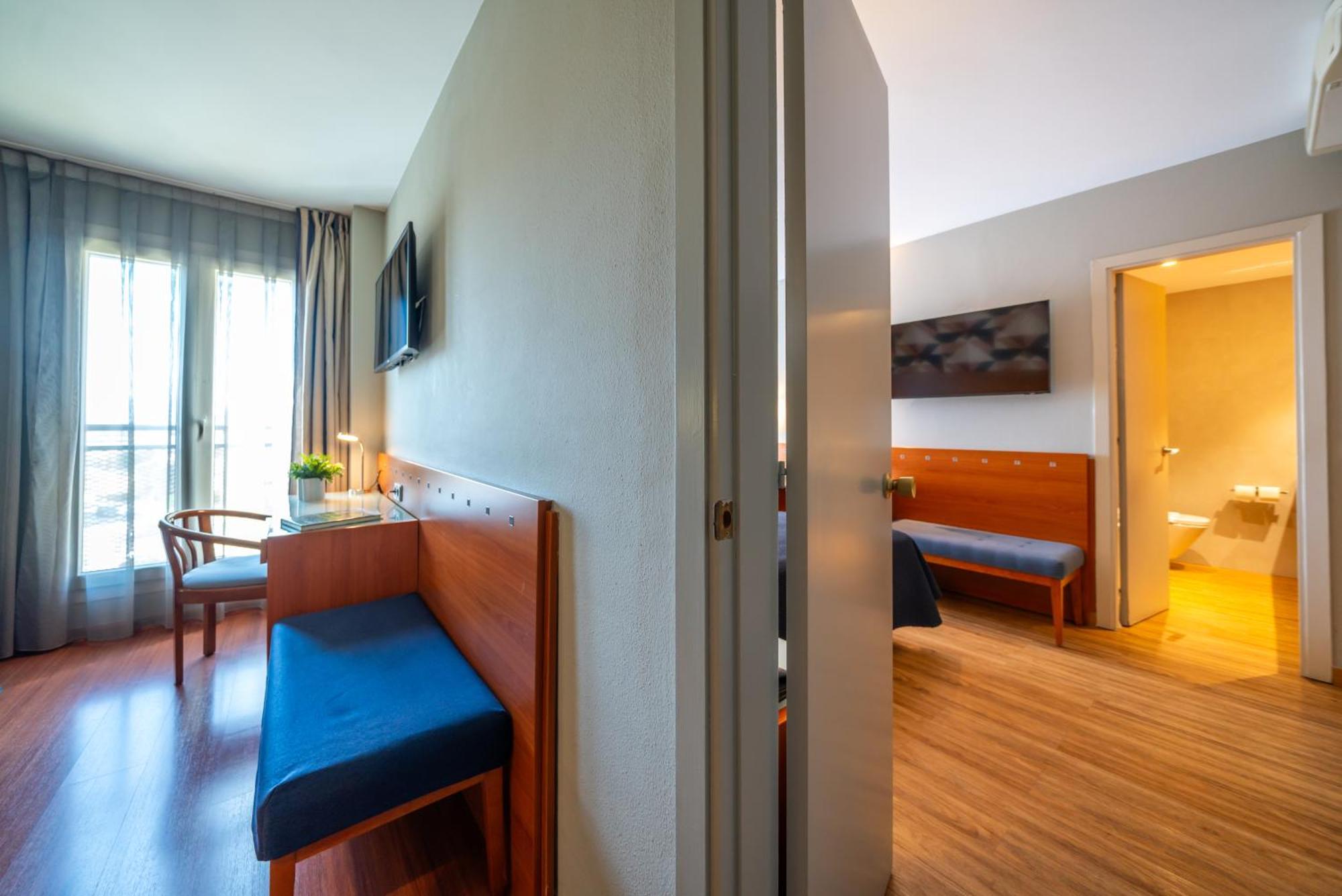 Hotel J. Balmes Вик Екстериор снимка