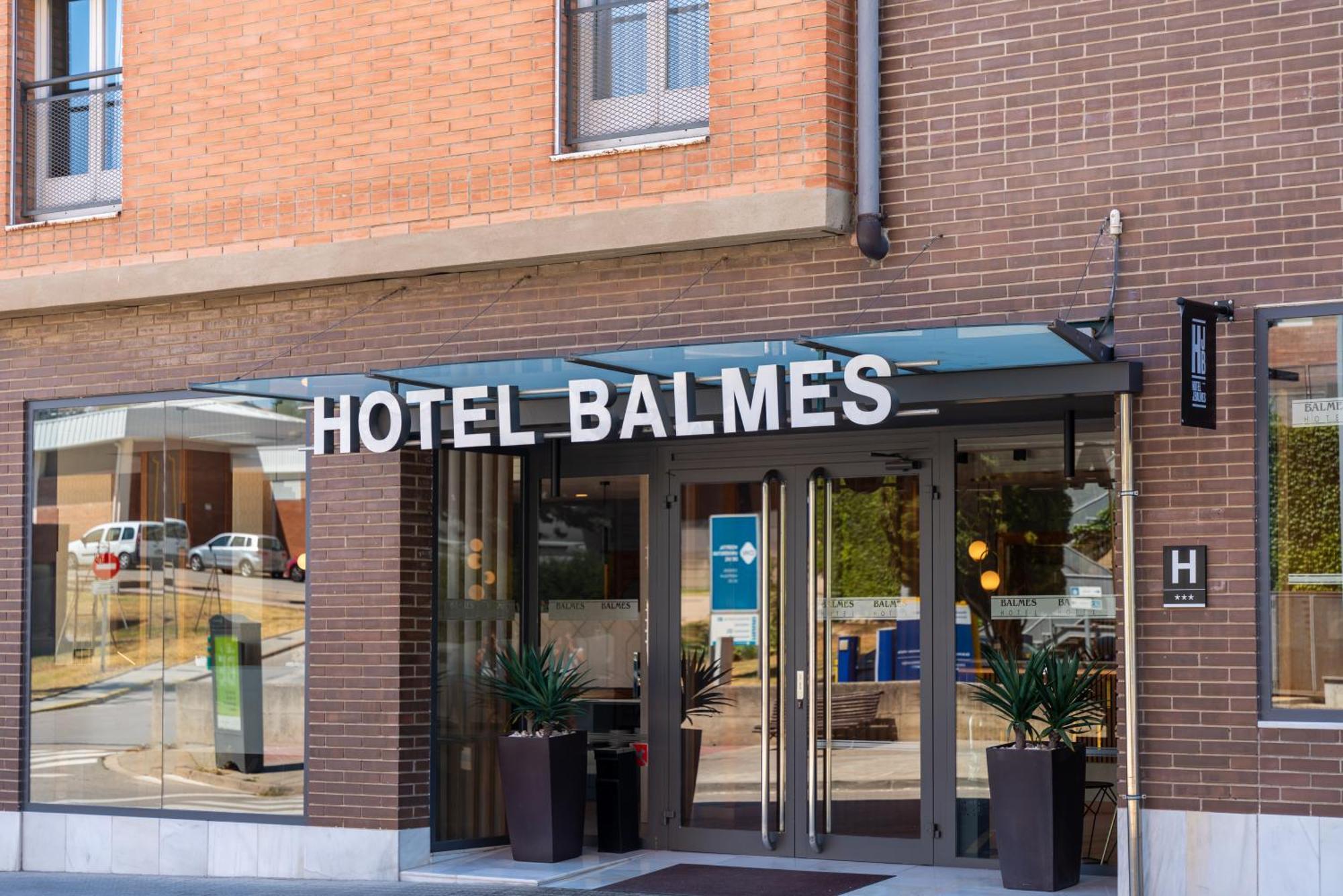 Hotel J. Balmes Вик Екстериор снимка