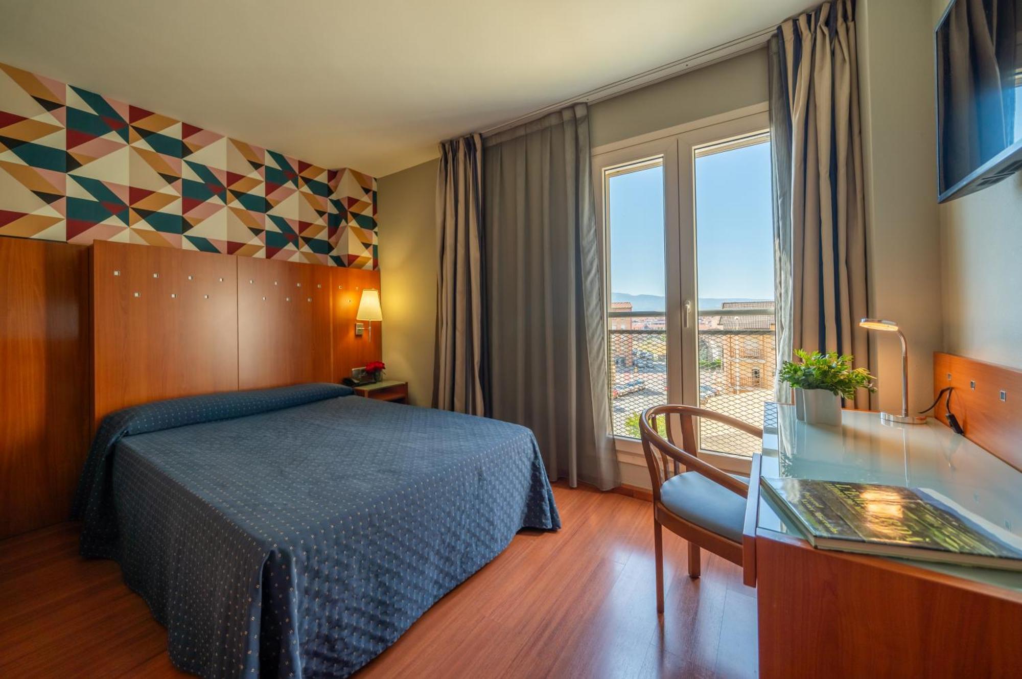 Hotel J. Balmes Вик Екстериор снимка